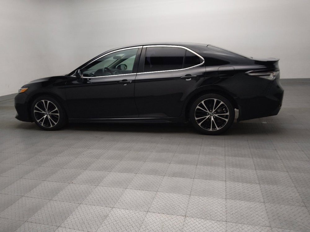 Used 2018 Toyota Camry SE w/ Moonroof Package image 3