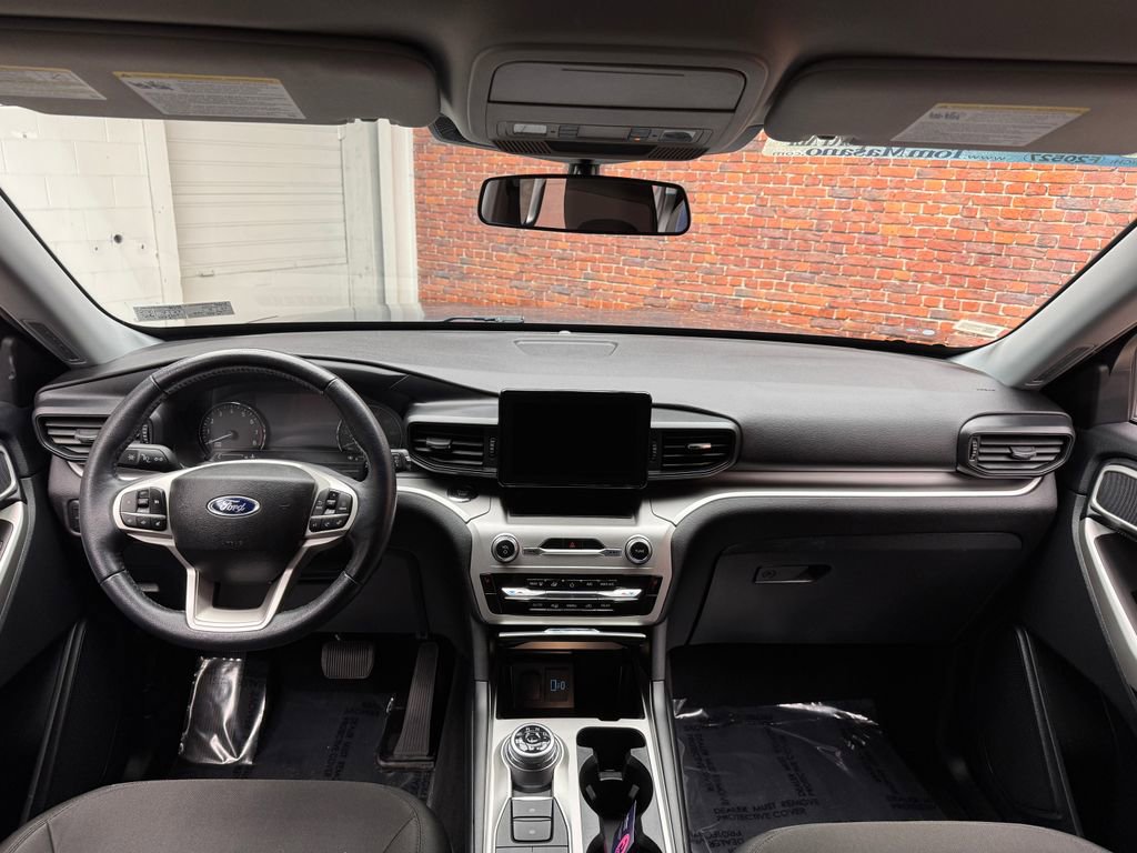 Used 2022 Ford Explorer XLT image 13