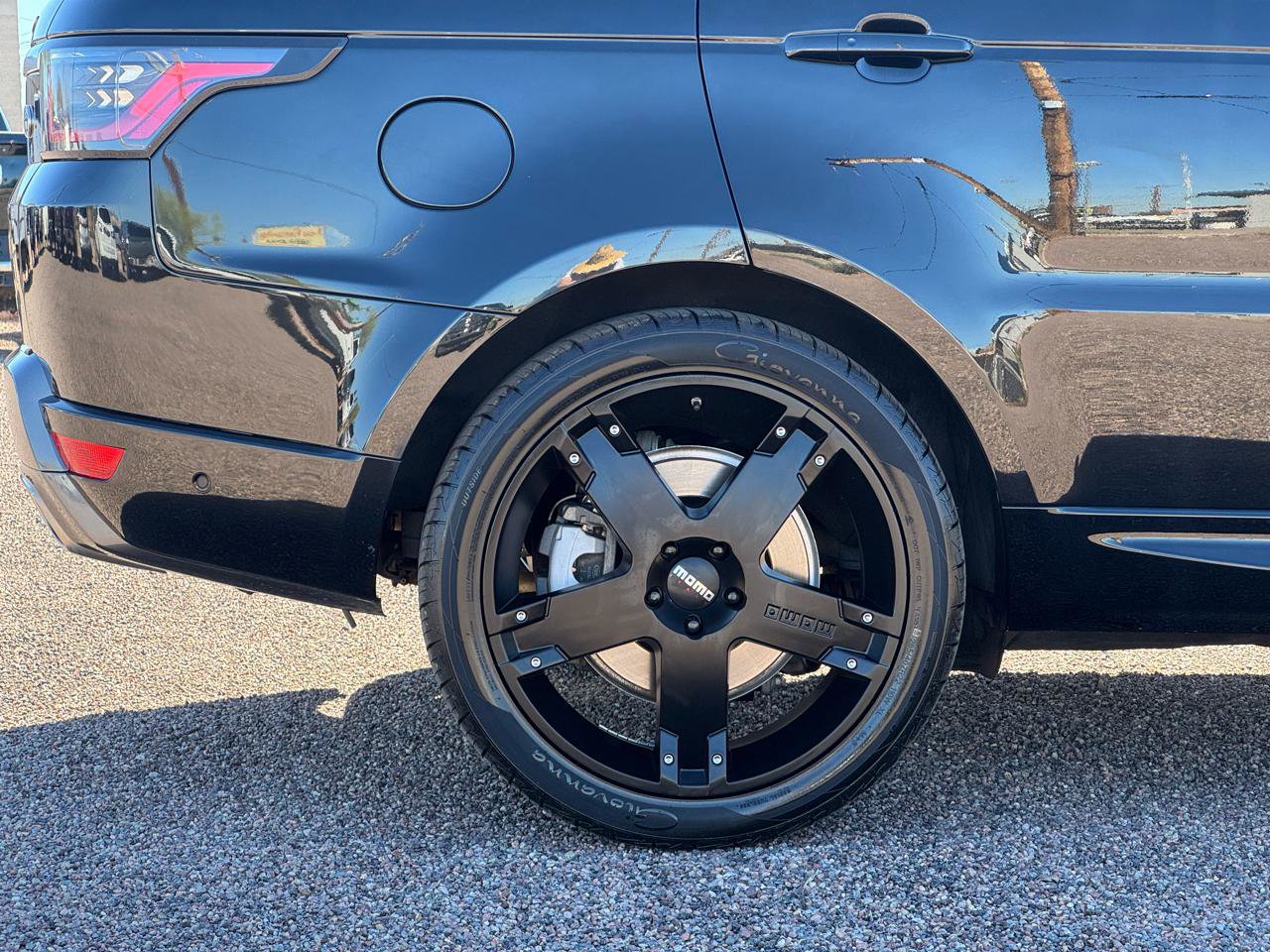 Used 2020 Land Rover Range Rover Sport HSE image 18