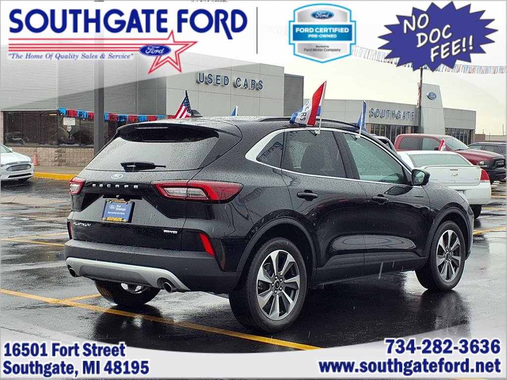 Used 2023 Ford Escape Platinum image 2