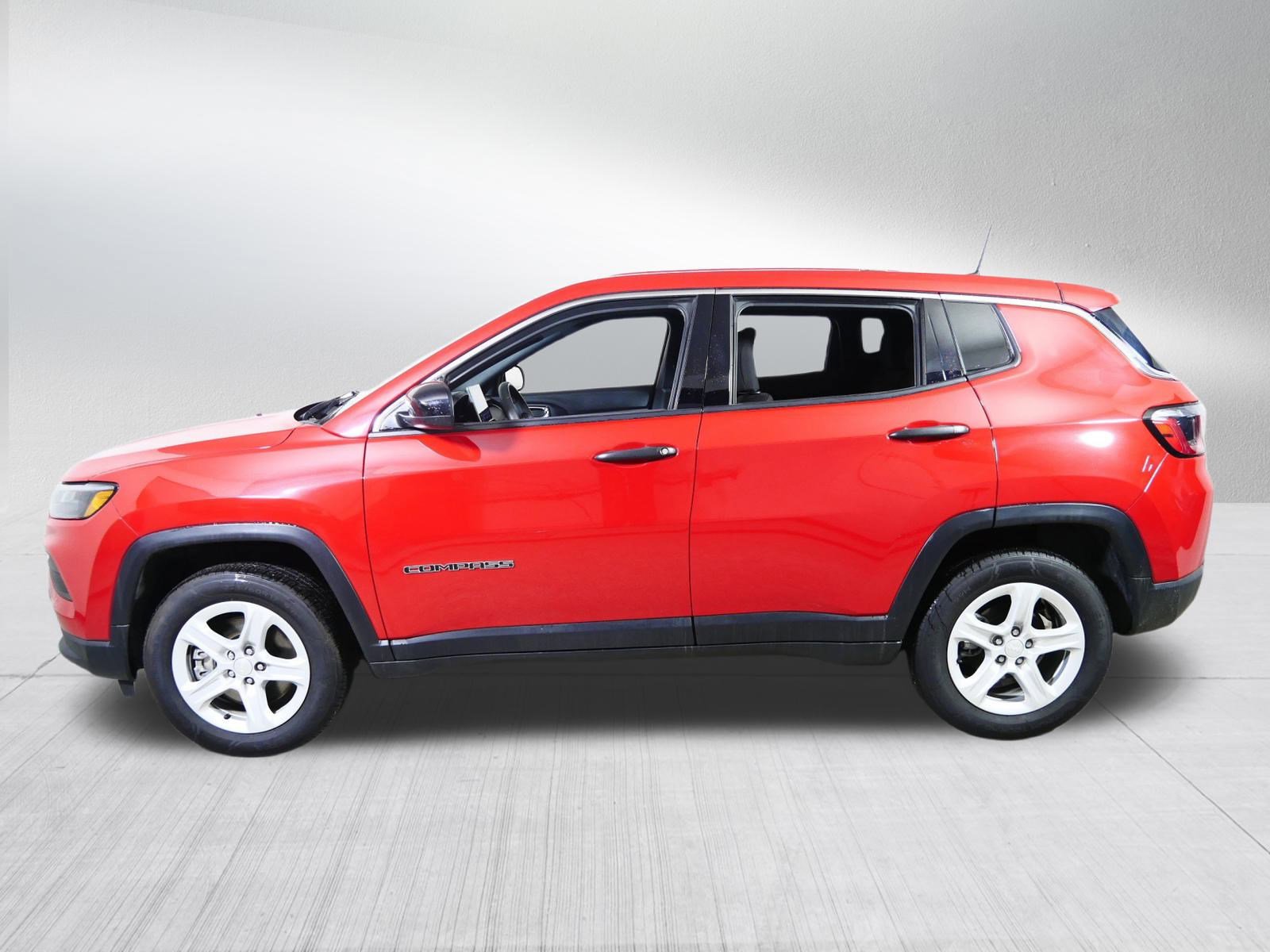 Used 2023 Jeep Compass Sport image 4