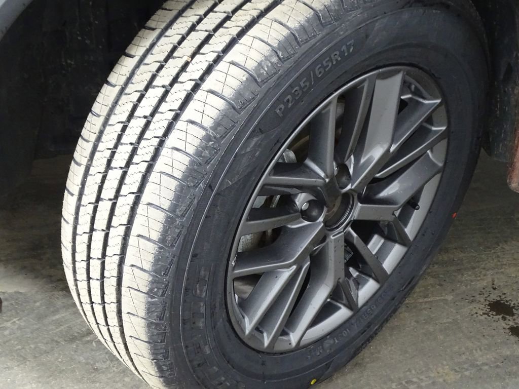 Used 2023 Nissan Rogue S image 40