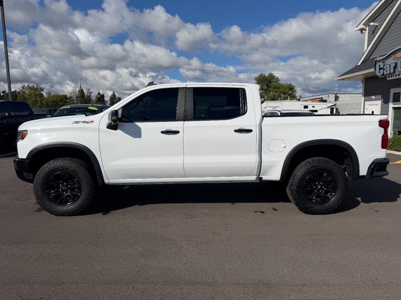 Used 2022 Chevrolet Silverado 1500 ZR2 w/ Technology Package AWD/4WD image 2