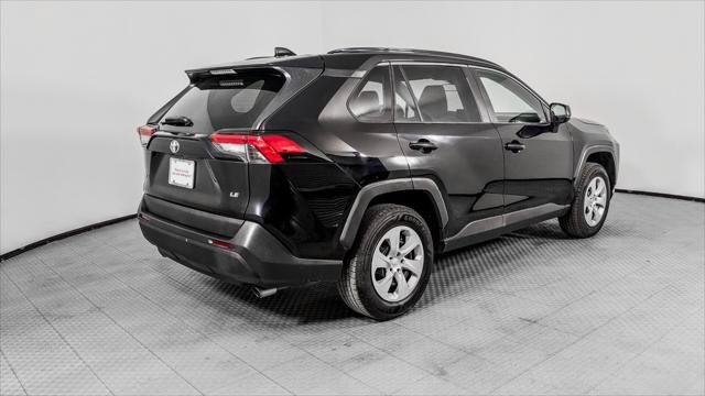 Used 2020 Toyota RAV4 LE FWD image 7