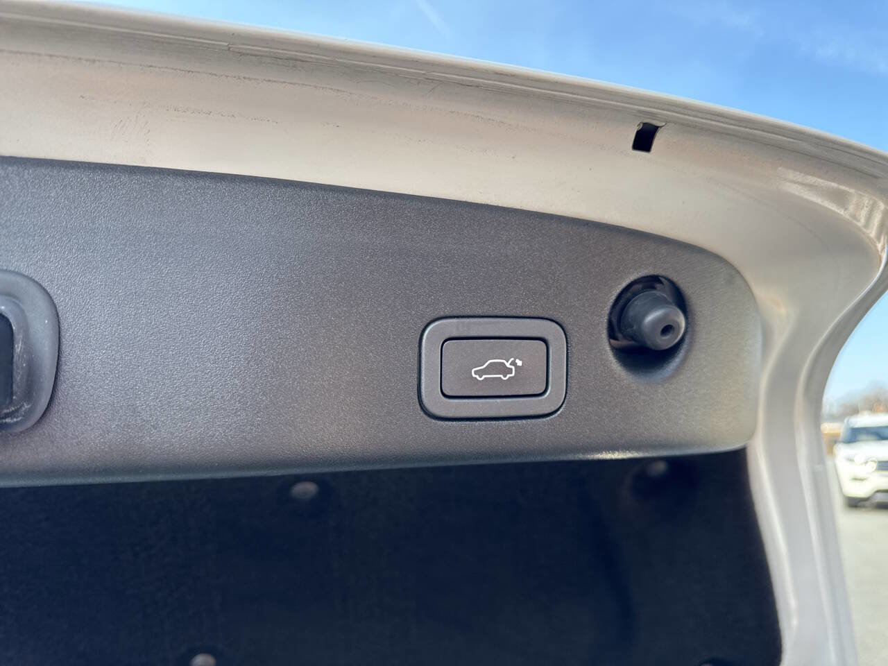 Used 2015 Jaguar XJ AWD image 37