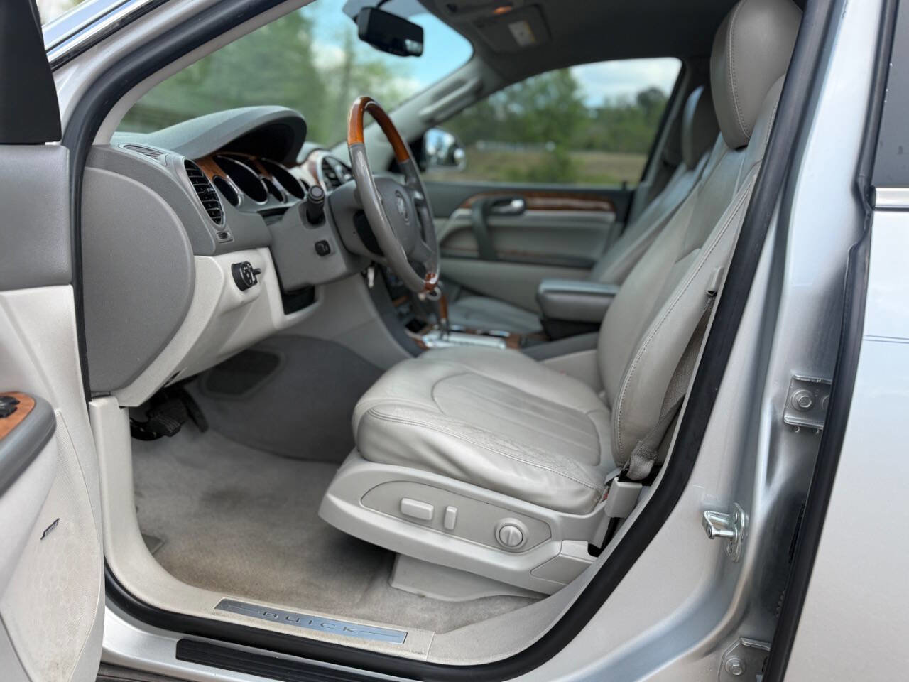 Used 2012 Buick Enclave Premium w/ LPO, Cargo Convenience Pkg FWD image 17