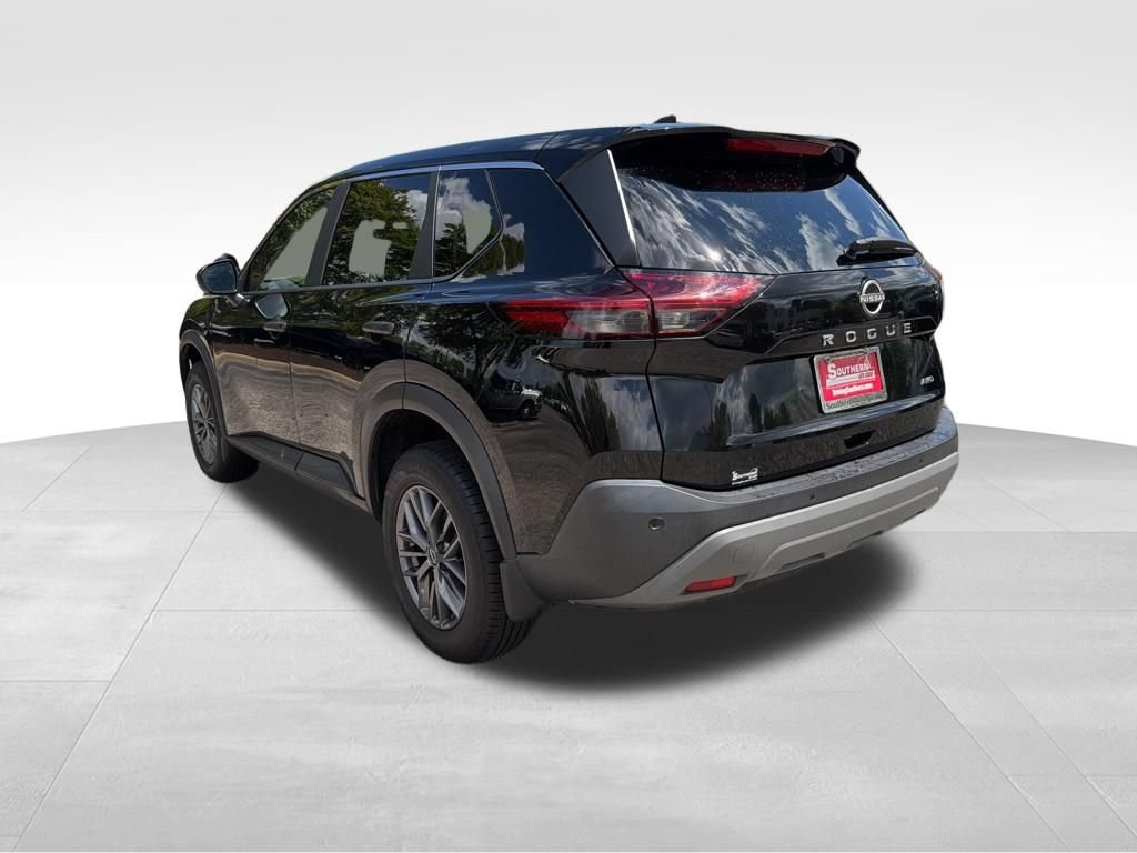 Used 2023 Nissan Rogue S AWD/4WD image 3