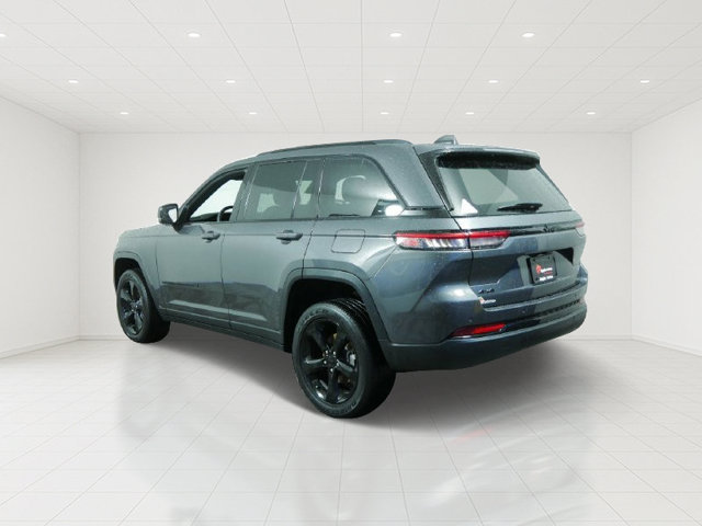 Used 2023 Jeep Grand Cherokee Altitude AWD/4WD image 5