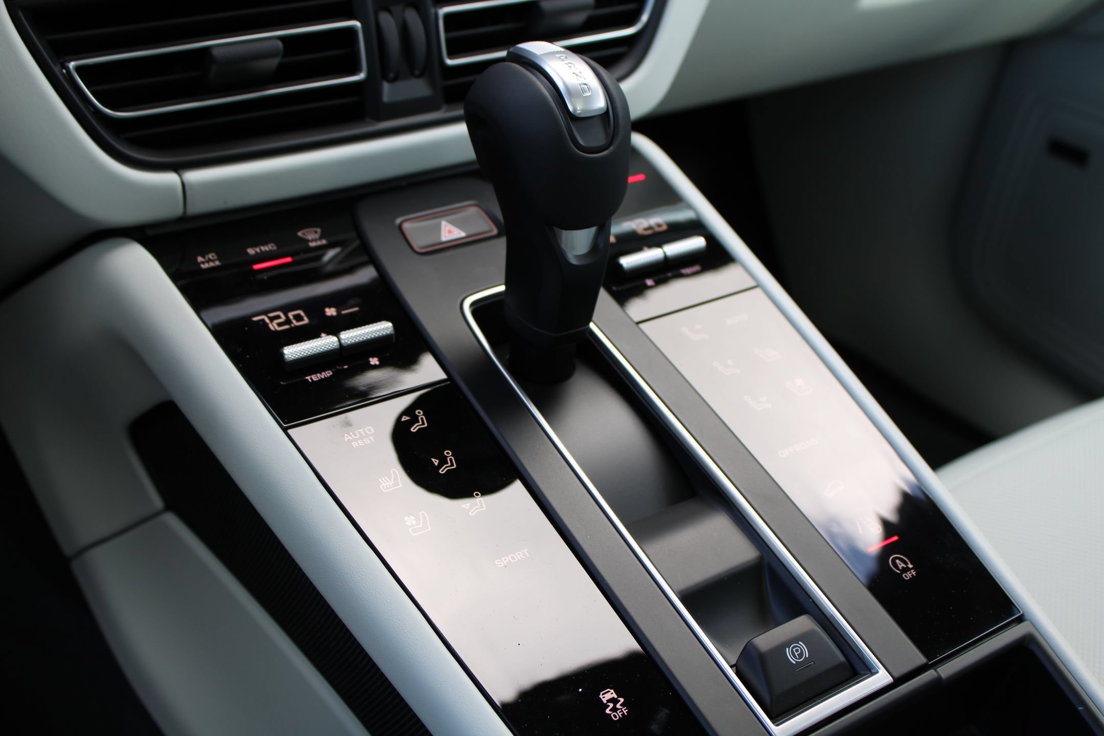 New 2026 Porsche Macan AWD/4WD image 20