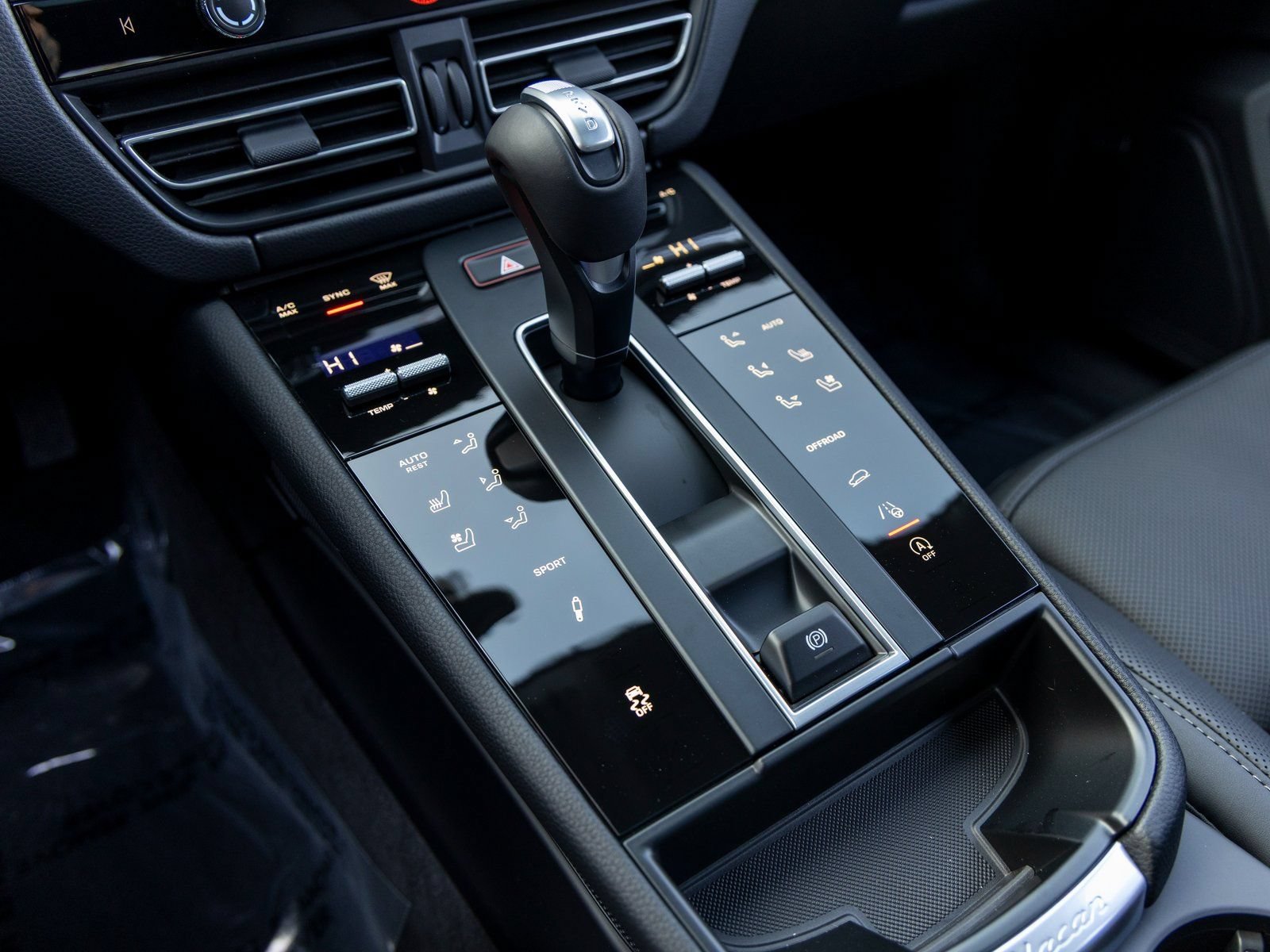New 2026 Porsche Macan AWD/4WD image 37