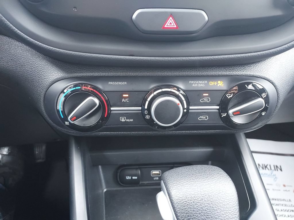 Used 2025 Kia Soul LX w/ LX Technology Package FWD image 24