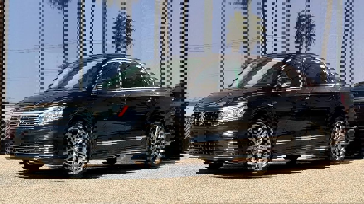 Used 2017 Volkswagen Passat 1.8T R-Line image 3