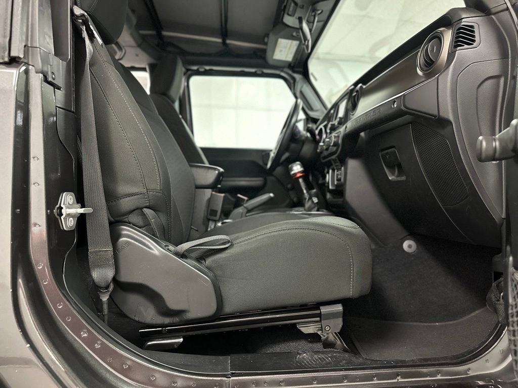 Used 2018 Jeep Wrangler Sport AWD/4WD image 21