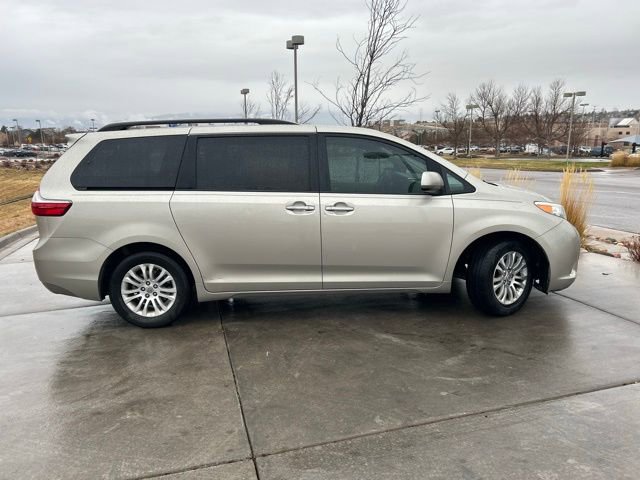 Used 2016 Toyota Sienna XLE image 9