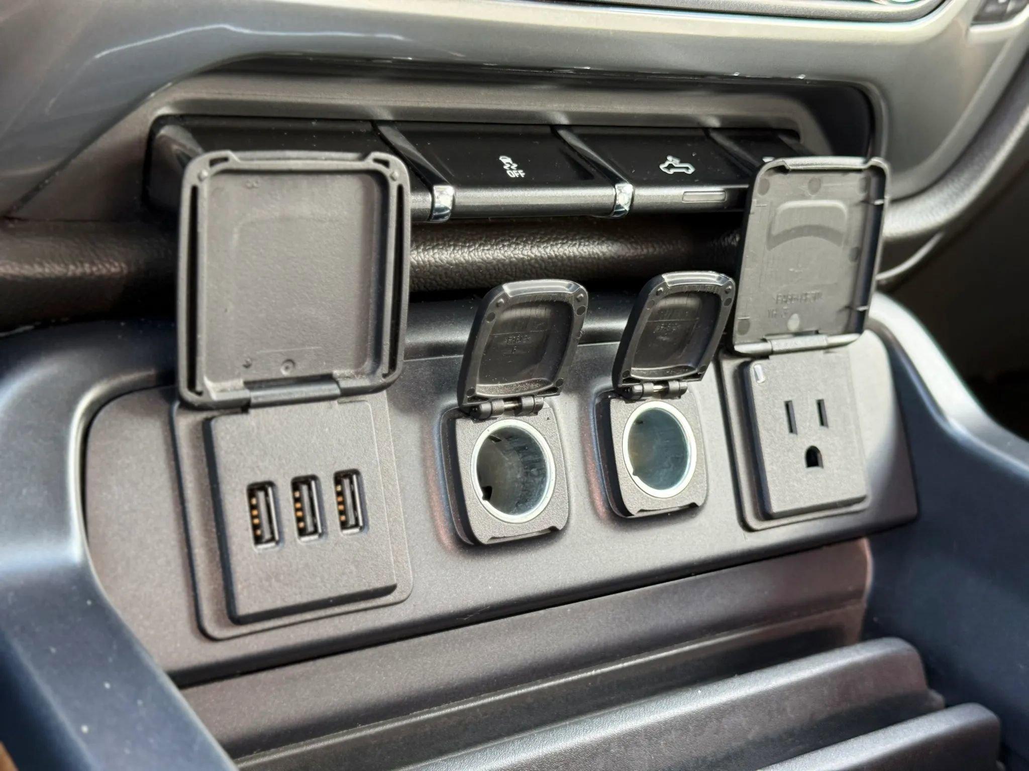 Used 2014 Chevrolet Silverado 1500 LTZ w/ LTZ Plus Package image 18