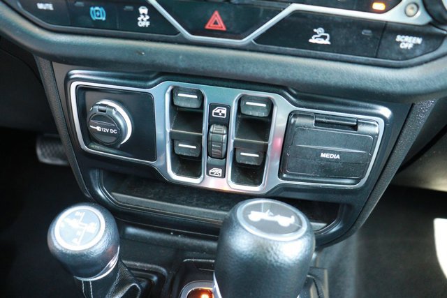 Used 2024 Jeep Wrangler Sahara image 16