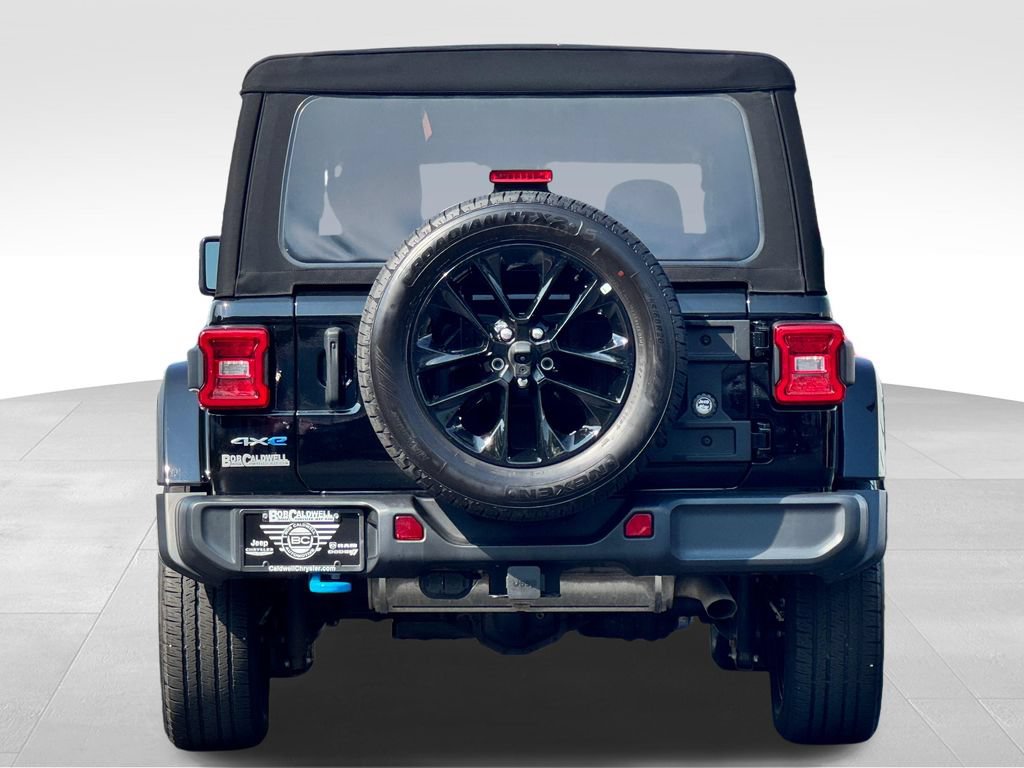 Used 2024 Jeep Wrangler Unlimited Sahara w/ Technology Group AWD/4WD image 6