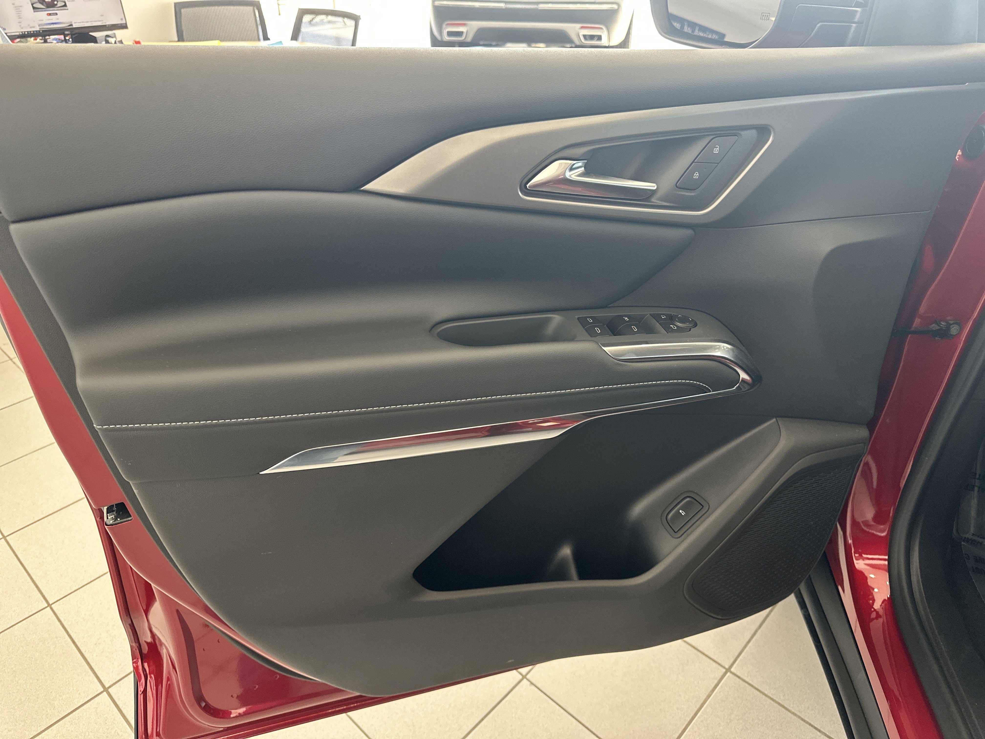 New 2026 Chevrolet Traverse LT image 13