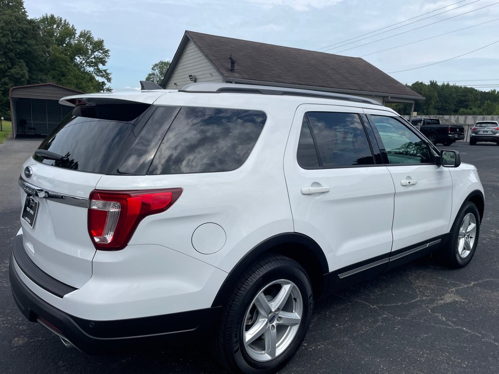 Used 2018 Ford Explorer XLT FWD image 6