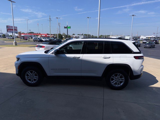 Used 2024 Jeep Grand Cherokee Laredo image 5