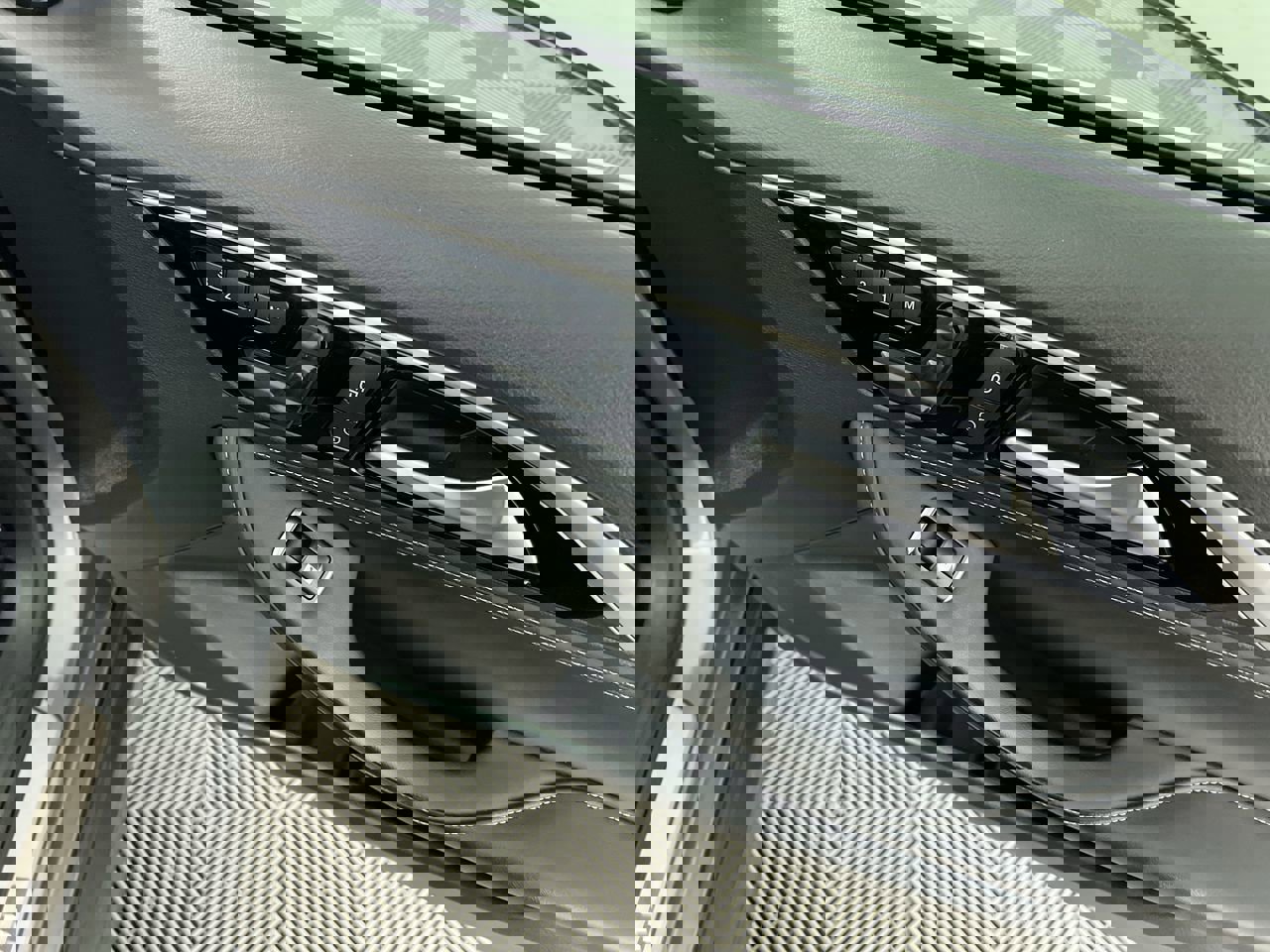 Used 2018 INFINITI QX30 Premium w/ Navigation Package image 28