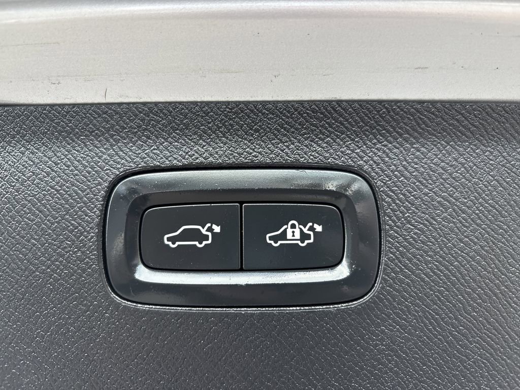 Used 2021 Volvo XC90 T6 Momentum w/ Advanced Package image 31