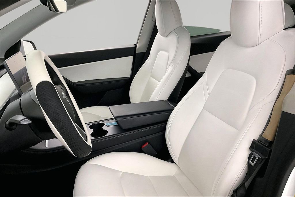 Used 2022 Tesla Model Y Long Range image 19