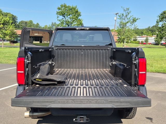Used 2024 Toyota Tacoma SR5 AWD/4WD image 32