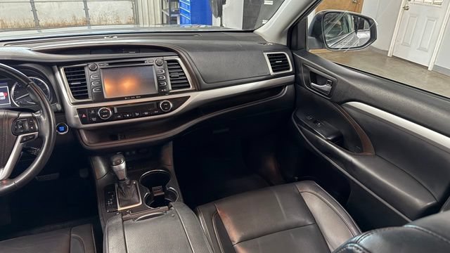 Used 2019 Toyota Highlander XLE FWD image 33