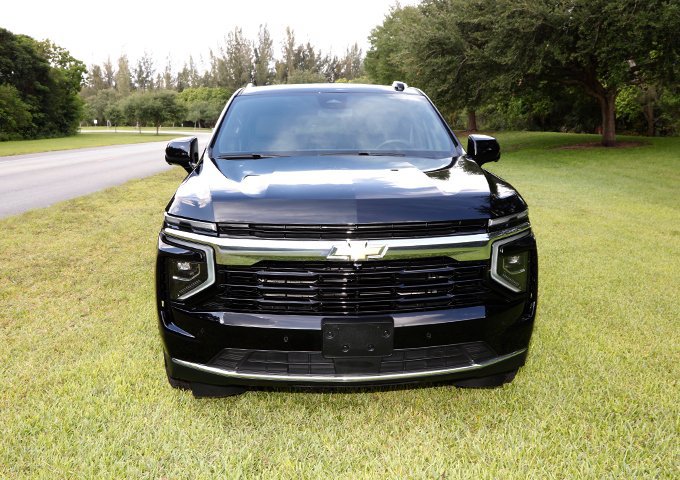 Used 2025 Chevrolet Suburban LS RWD image 8
