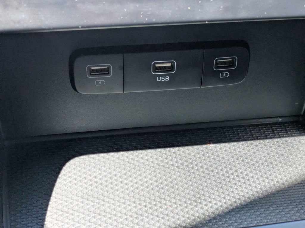 Used 2024 Kia Carnival LX FWD image 27