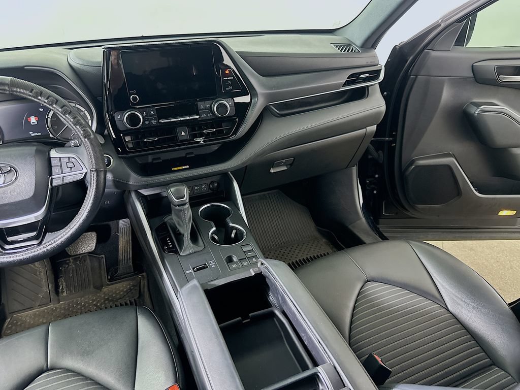 Used 2024 Toyota Highlander XSE FWD image 20
