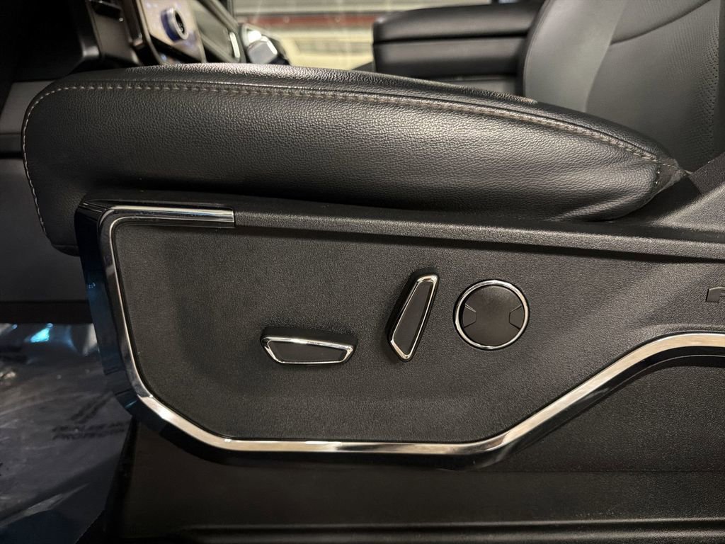 Used 2023 Ford F150 Lightning Lariat image 14