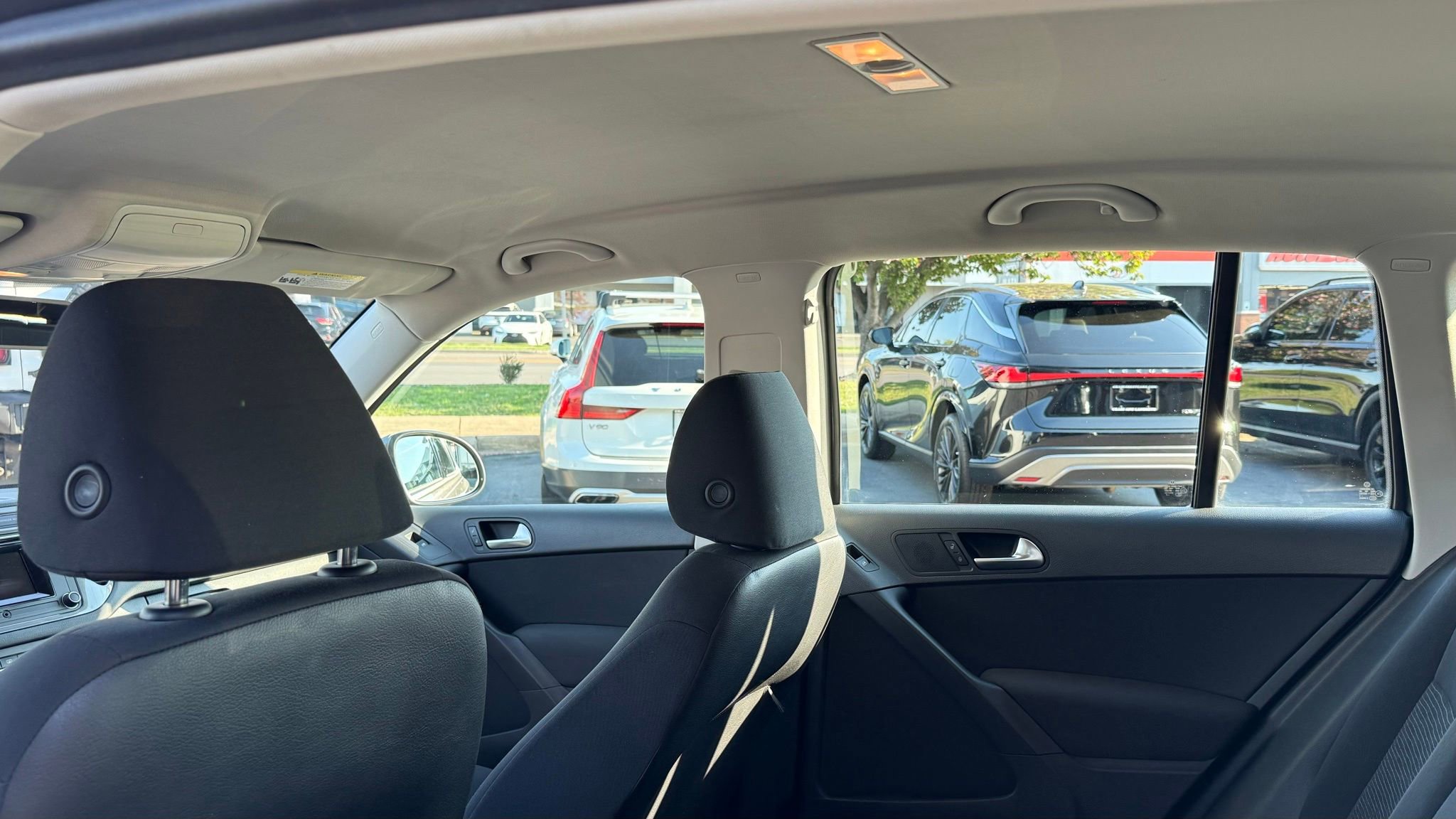 Used 2017 Volkswagen Tiguan Limited w/ Alloy Wheels Package image 27