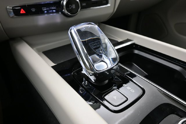 New 2027 Volvo XC60 B5 Ultra AWD/4WD image 13