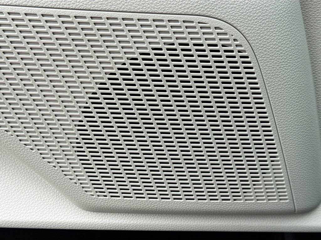 Used 2023 Kia Carnival LX image 23