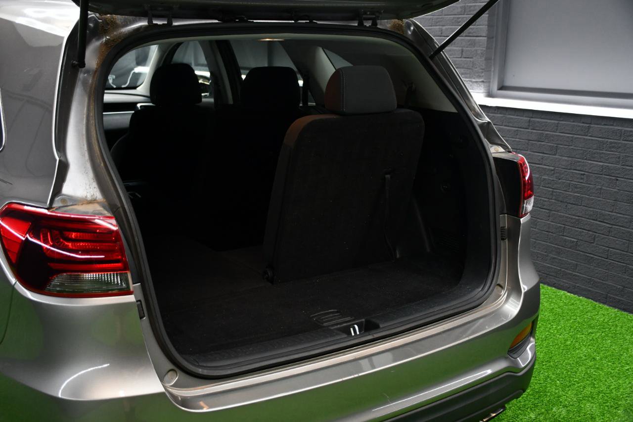 Used 2019 Kia Sorento LX image 41