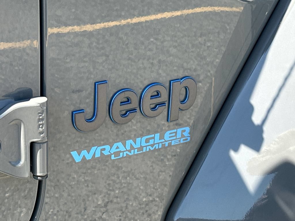 Used 2022 Jeep Wrangler Unlimited Rubicon 4xe w/ Cold Weather Group AWD/4WD image 10