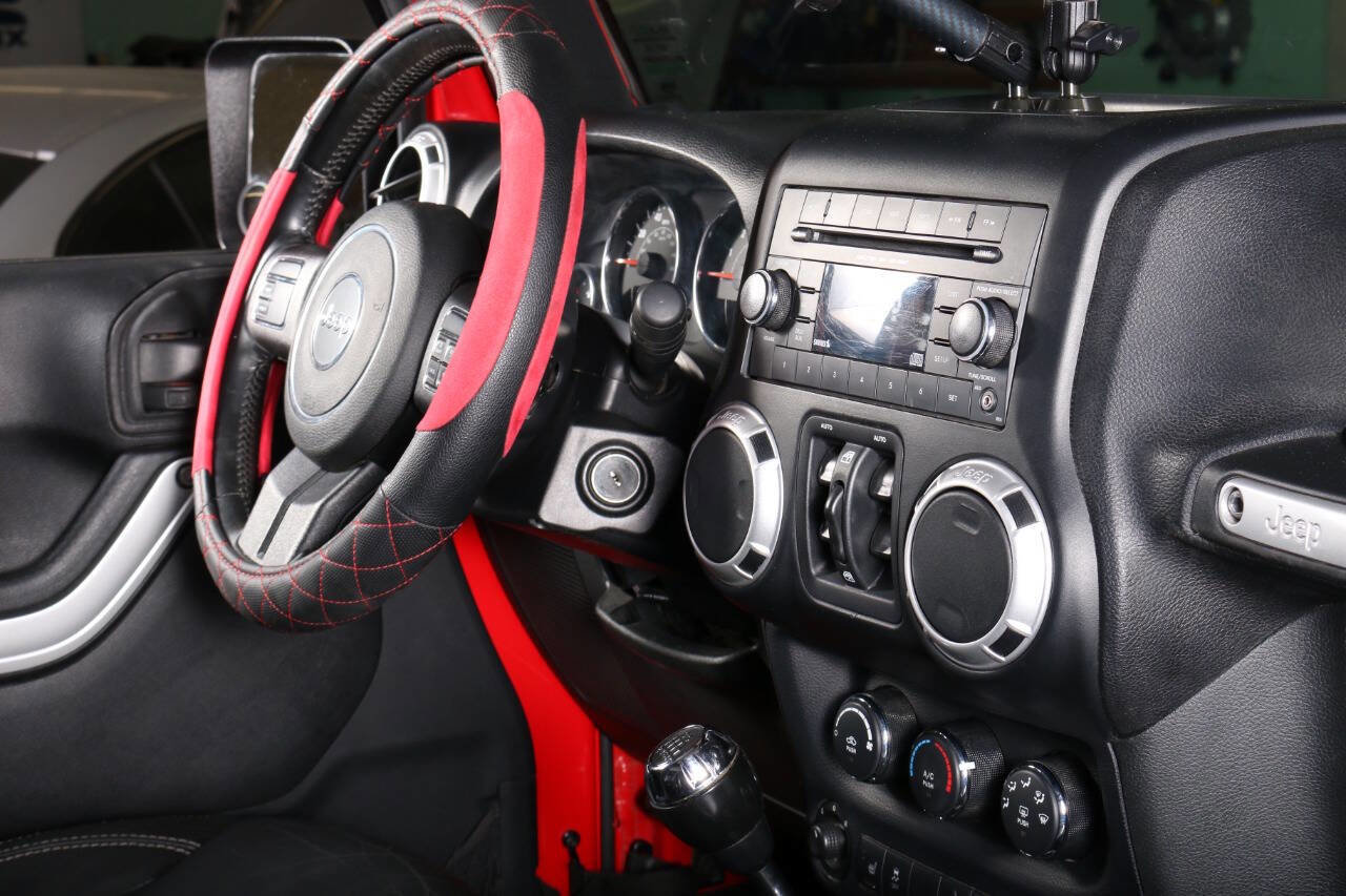 Used 2015 Jeep Wrangler Unlimited Sahara AWD/4WD image 66