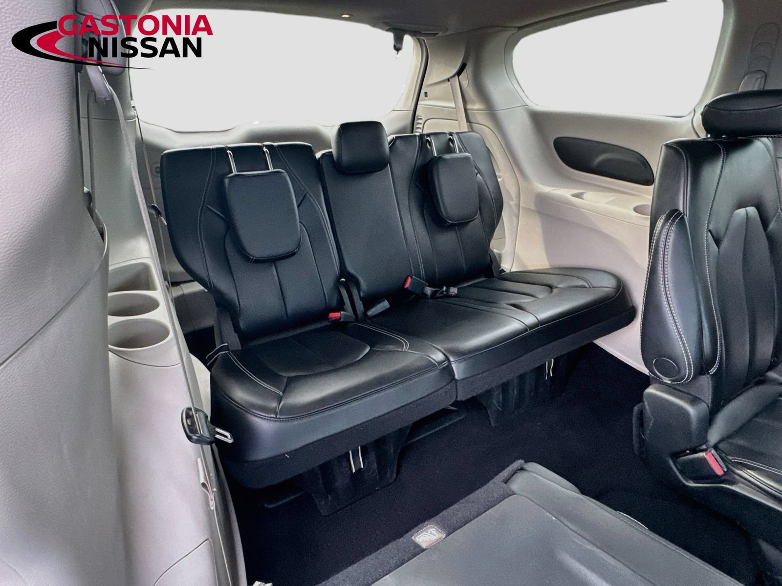 Used 2023 Chrysler Pacifica Touring-L FWD image 34