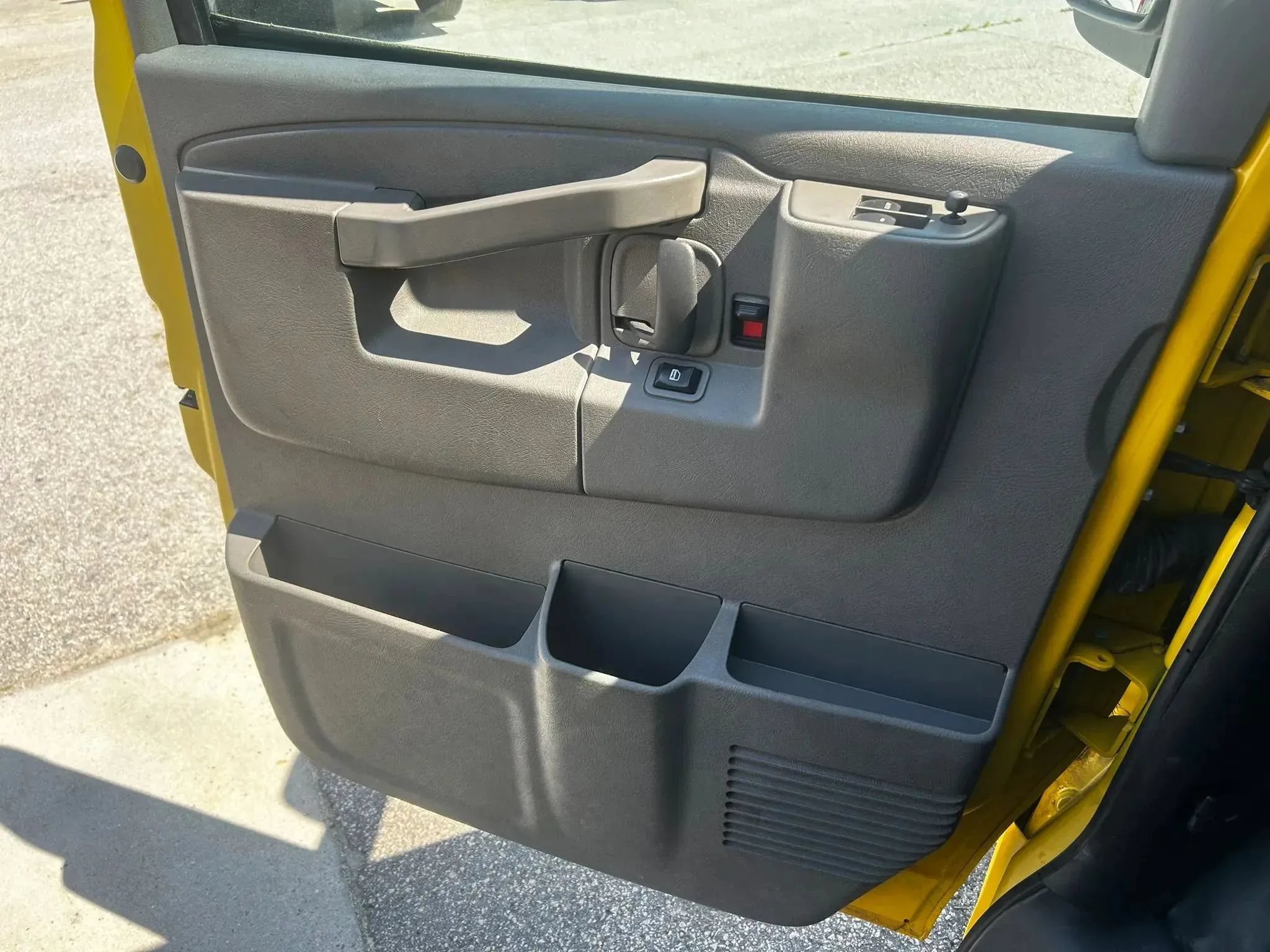 Used 2023 Chevrolet Express 2500 RWD image 17