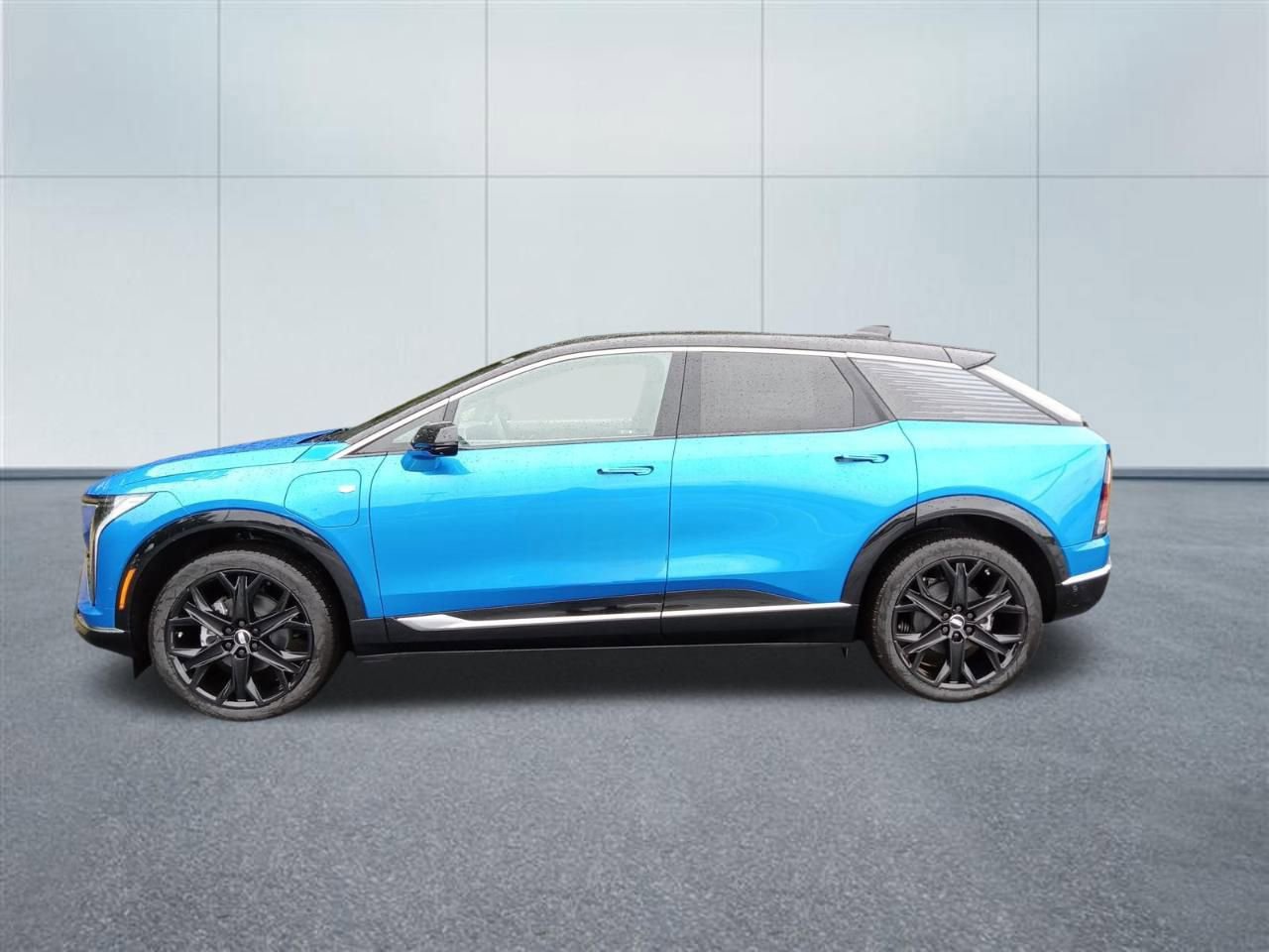 New 2025 Cadillac Optiq Luxury 2 w/ LPO, ONYX Package image 2