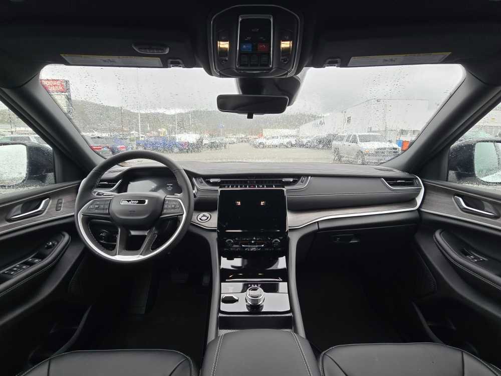 New 2025 Jeep Grand Cherokee L Limited image 15