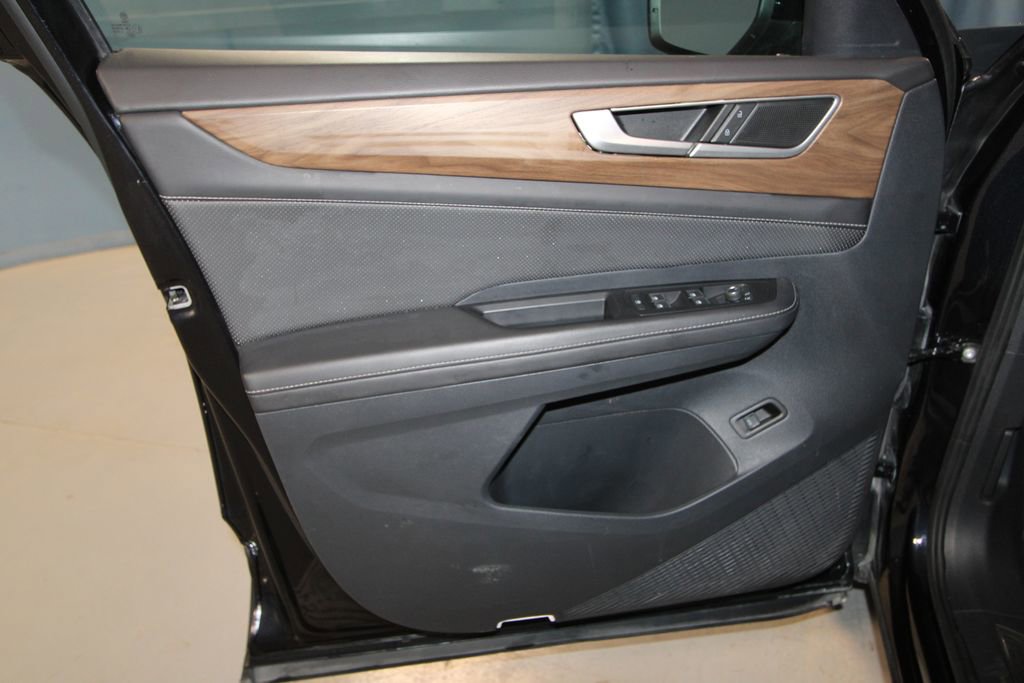 Used 2025 Volkswagen Atlas SE image 5