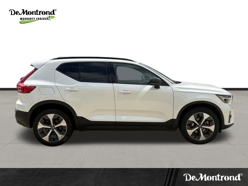 Used 2023 Volvo XC40 B5 Plus w/ Driver Assist Package image 4