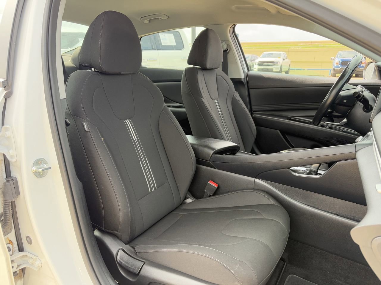 Used 2023 Hyundai Elantra SEL w/ Convenience Package image 29