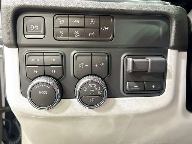 New 2025 Chevrolet Suburban Premier AWD/4WD image 13