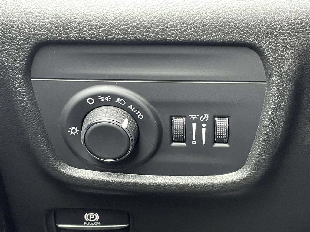 Certified 2026 Jeep Grand Cherokee Altitude RWD image 29