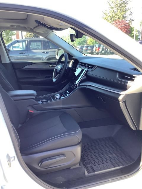 Certified 2023 Jeep Grand Cherokee L Laredo w/ Luxury Tech Group I AWD/4WD image 16