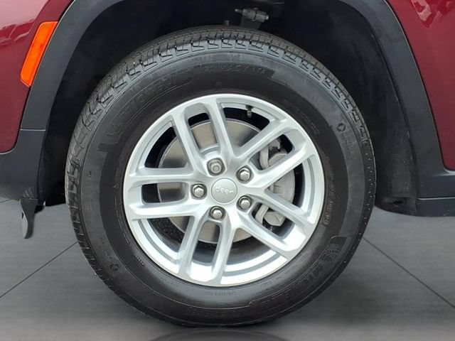 Used 2024 Jeep Grand Cherokee Laredo X w/ Luxury Tech Group I AWD/4WD image 14
